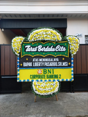 Papan Bunga Duka di Pematang Karau