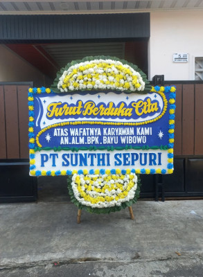 Papan Bunga Duka di Pematang Karau