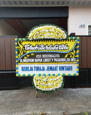 Papan Bunga Duka di Pematang Karau
