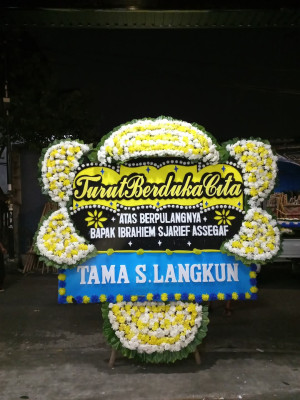 Papan Bunga Duka di Pematang Karau